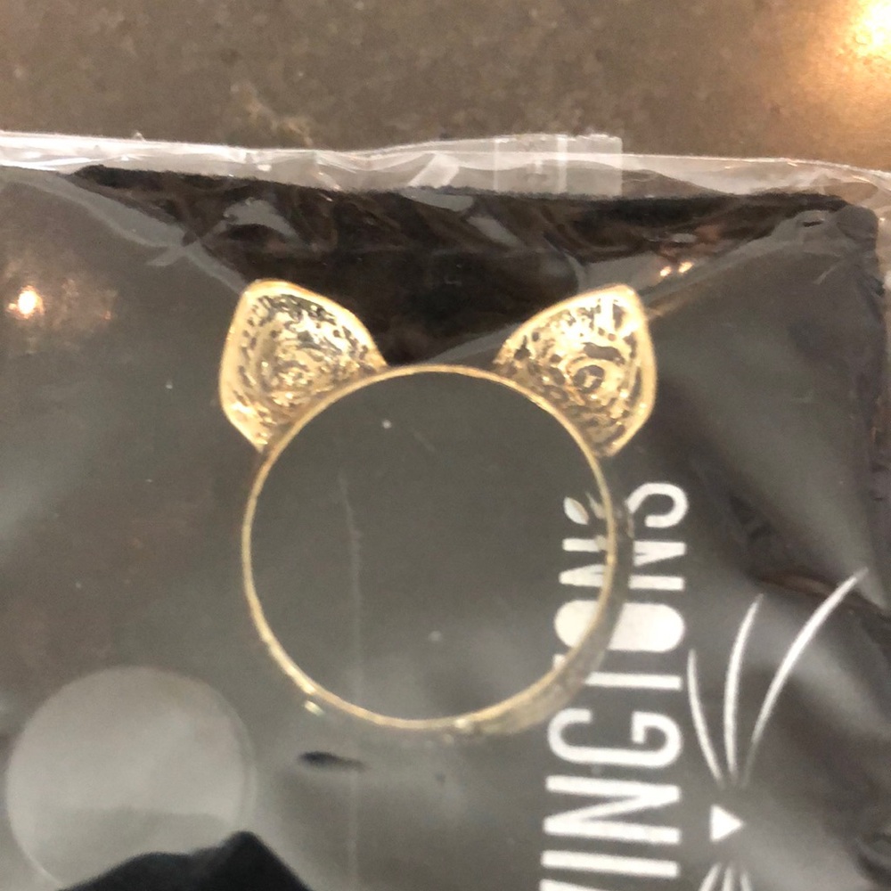 2 Golden Cat Ear Rings - Picture 2 of 6